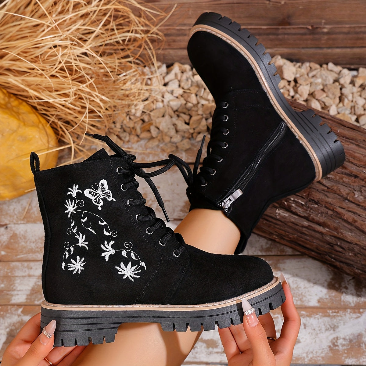 Marianne – Bottines Hiver Brodées